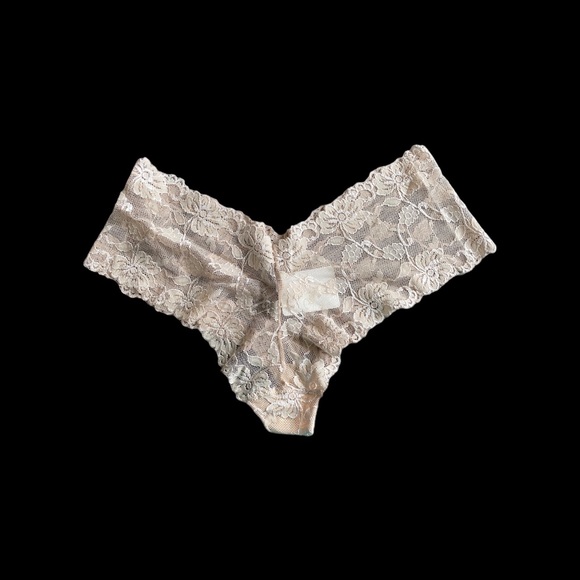 Rene Rofe Lingerie Lace Panties, Beige, Size 8, NWT, Scallop Trims - Picture 2 of 4